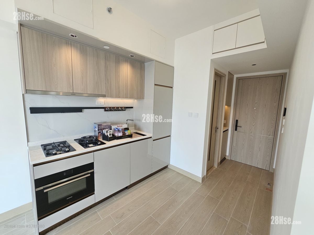 Gold Coast Bay Sell 2 Bedrooms , 1 Bathroom 439 ft²