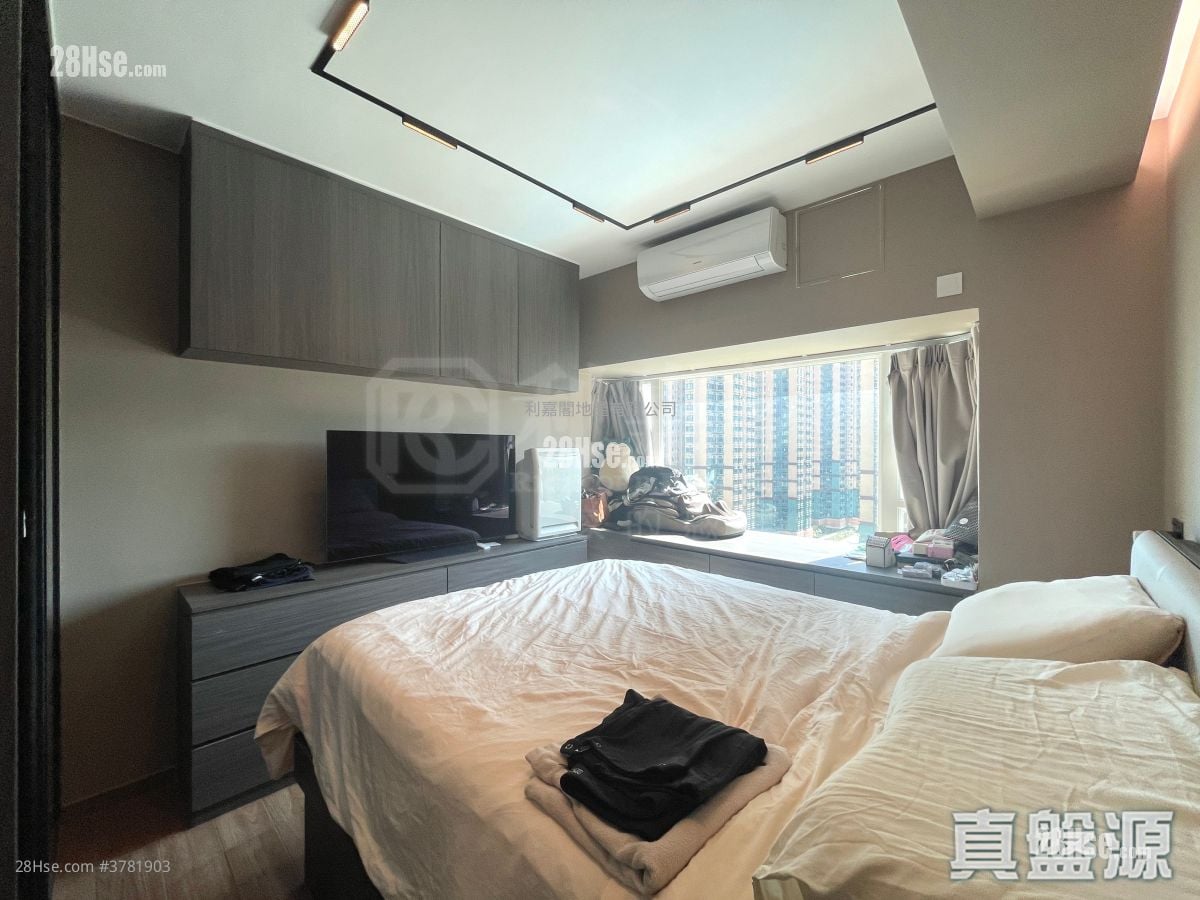 Residence Oasis Sell 3 Bedrooms , 2 Bathrooms 745 ft²