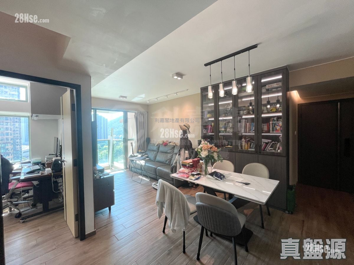 Residence Oasis Sell 3 Bedrooms , 2 Bathrooms 745 ft²