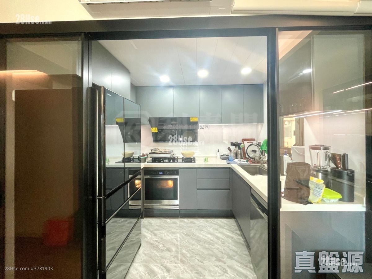 Residence Oasis Sell 3 Bedrooms , 2 Bathrooms 745 ft²