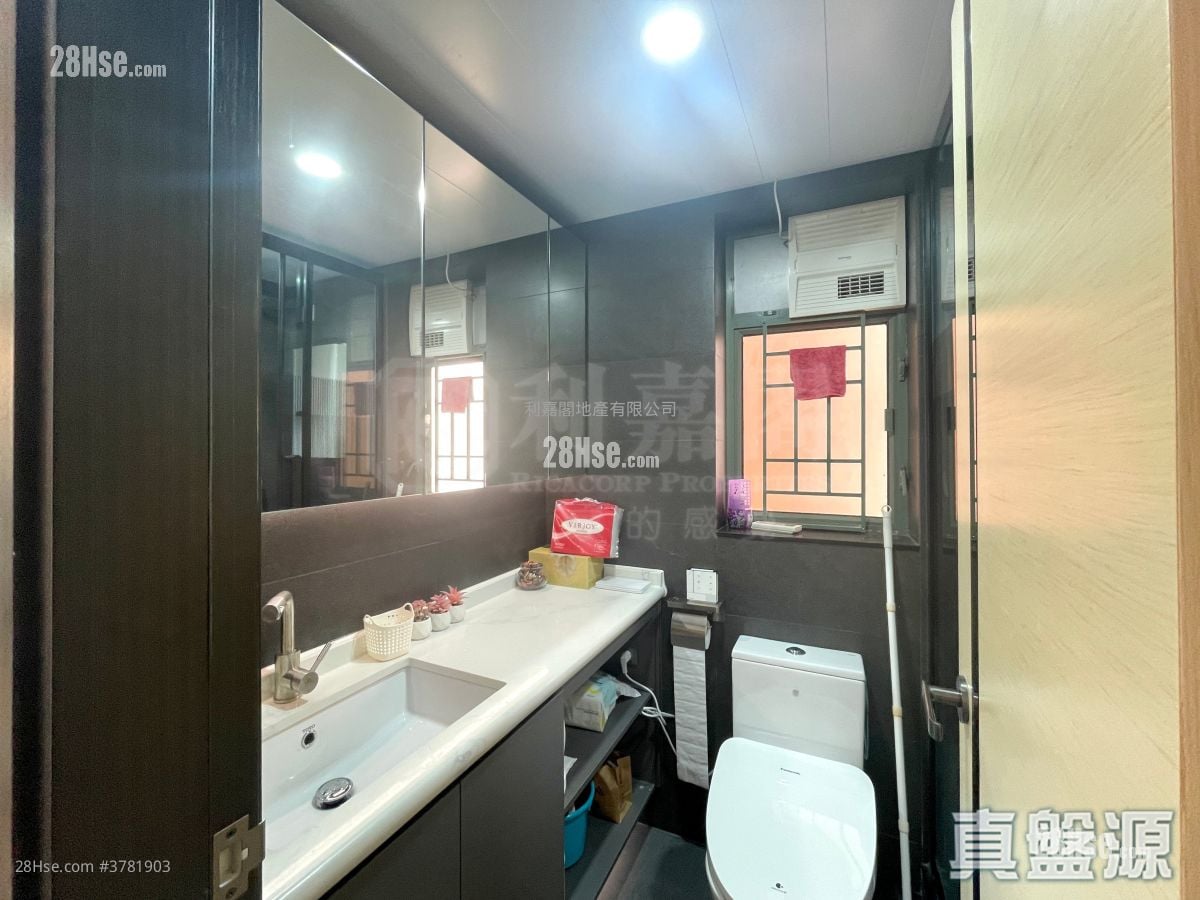 Residence Oasis Sell 3 Bedrooms , 2 Bathrooms 745 ft²