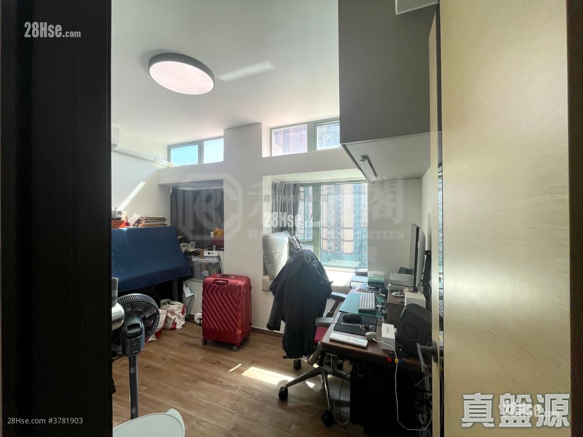 Residence Oasis Sell 3 Bedrooms , 2 Bathrooms 745 ft²