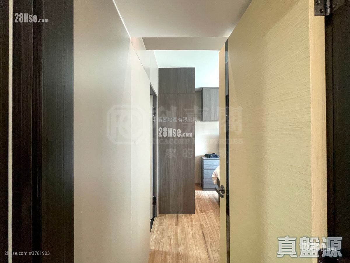 Residence Oasis Sell 3 Bedrooms , 2 Bathrooms 745 ft²