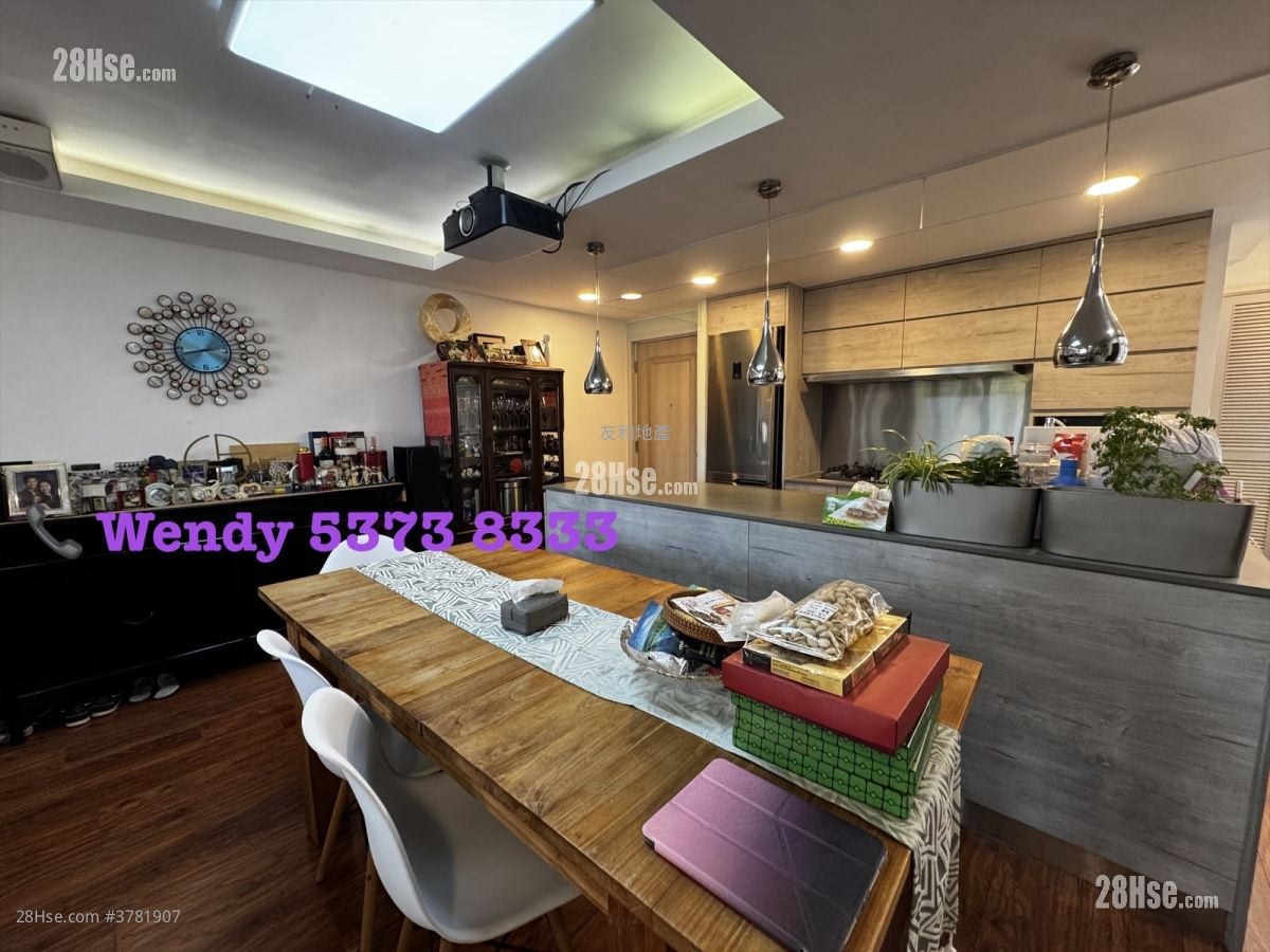 Avon Court Sell 3 Bedrooms , 2 Bathrooms 926 ft²