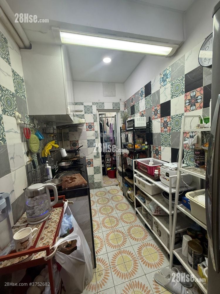 Champion House Sell 2 Bedrooms , 1 Bathroom 590 ft²