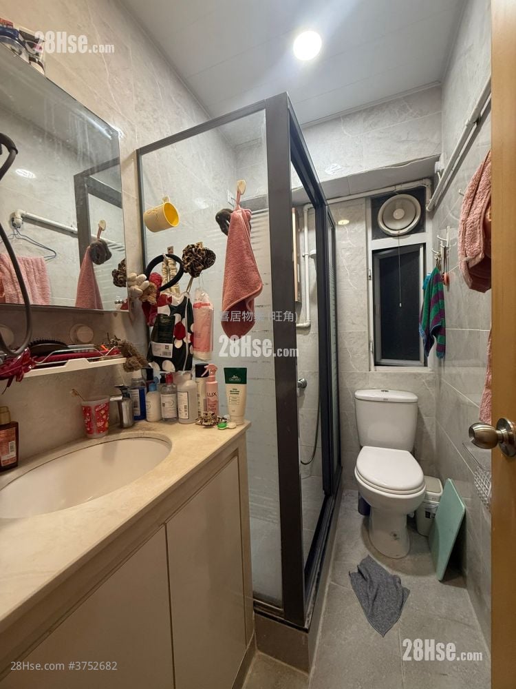 Champion House Sell 2 Bedrooms , 1 Bathroom 590 ft²