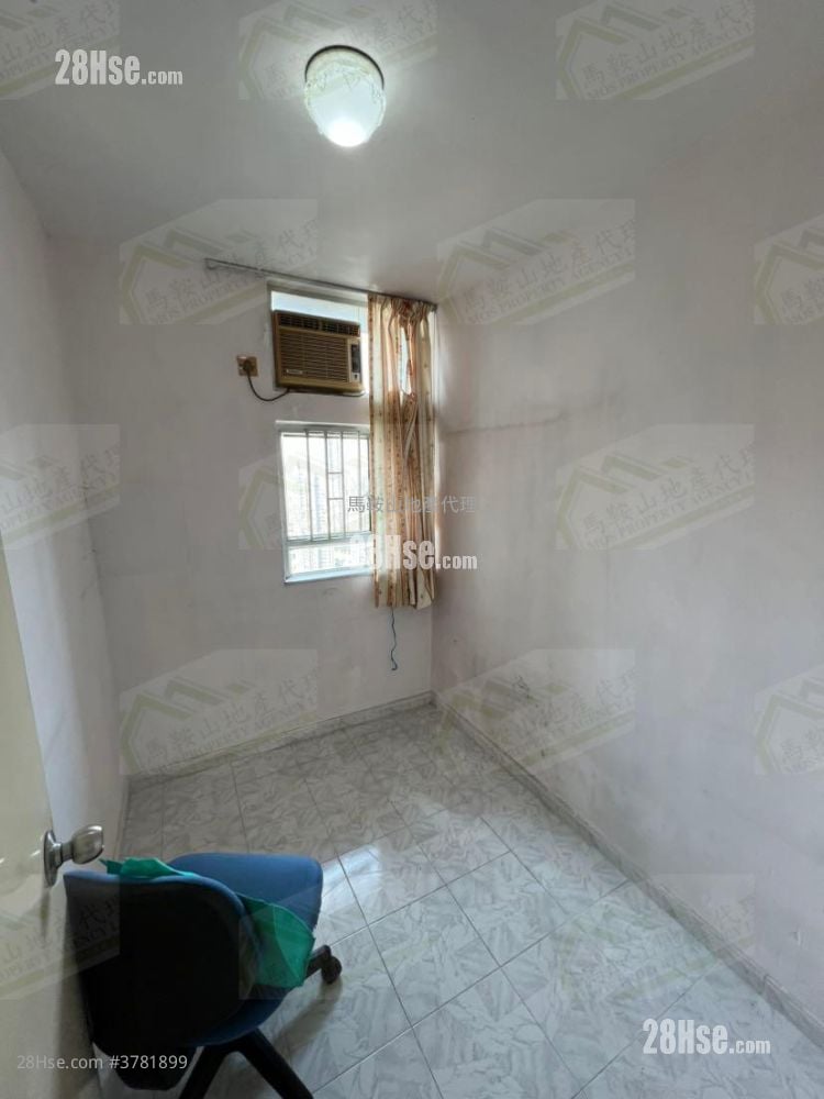 Kam Ying Court Sell 3 Bedrooms , 1 Bathroom 554 ft²