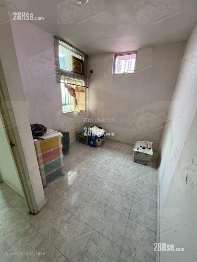 Kam Ying Court Sell 3 Bedrooms , 1 Bathroom 554 ft²