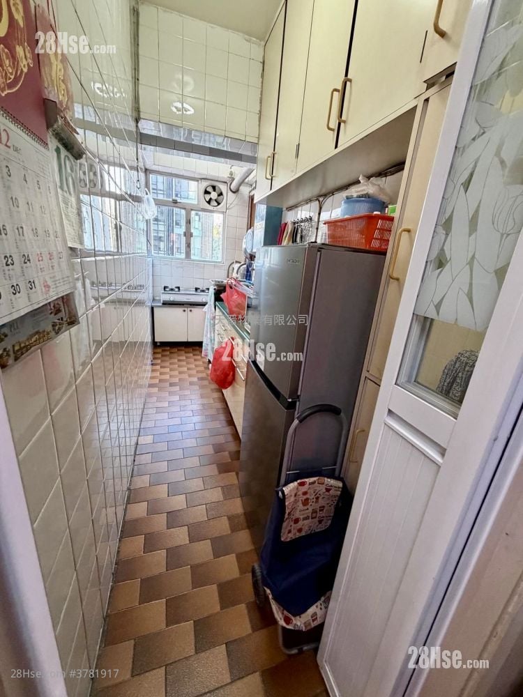 Lee Ko Building Sell 2 Bedrooms , 1 Bathroom