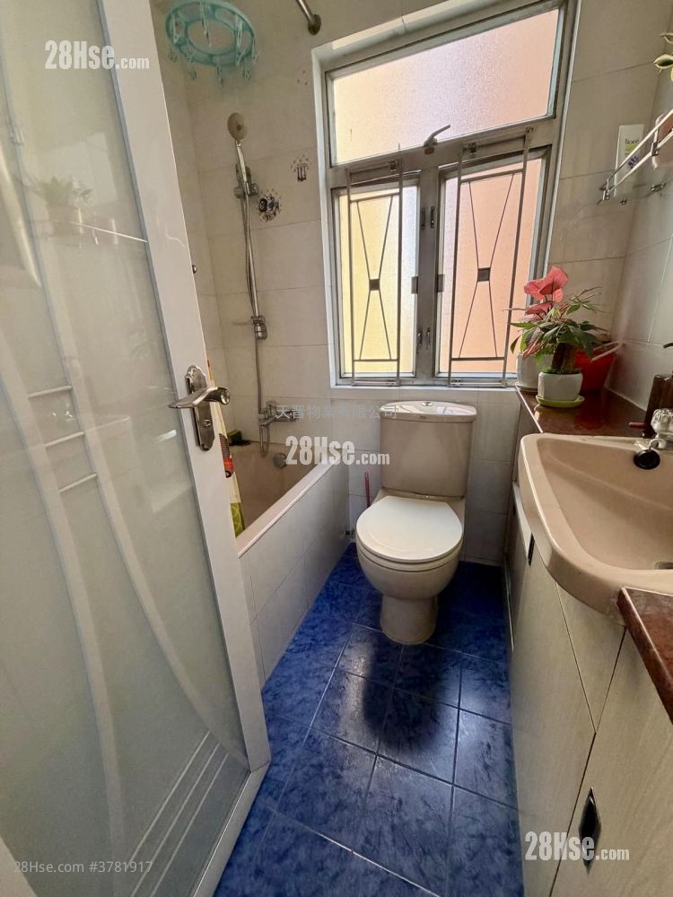 Lee Ko Building Sell 2 Bedrooms , 1 Bathroom