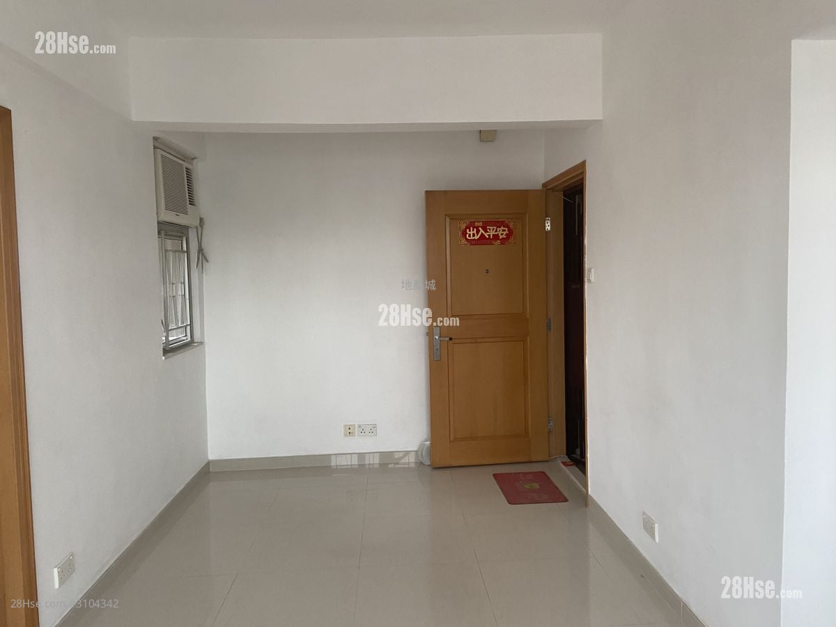 Fu Wah Court Sell 2 Bedrooms , 1 Bathroom 406 ft²