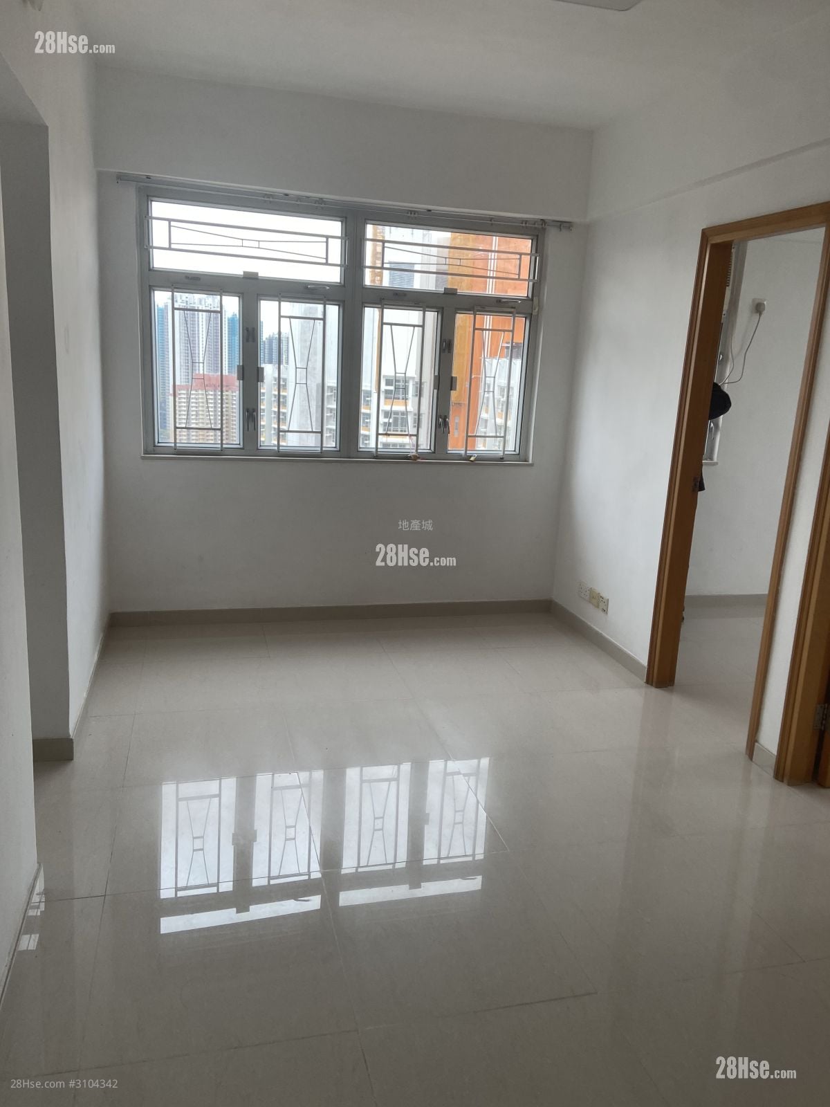 Fu Wah Court Sell 2 Bedrooms , 1 Bathroom 406 ft²