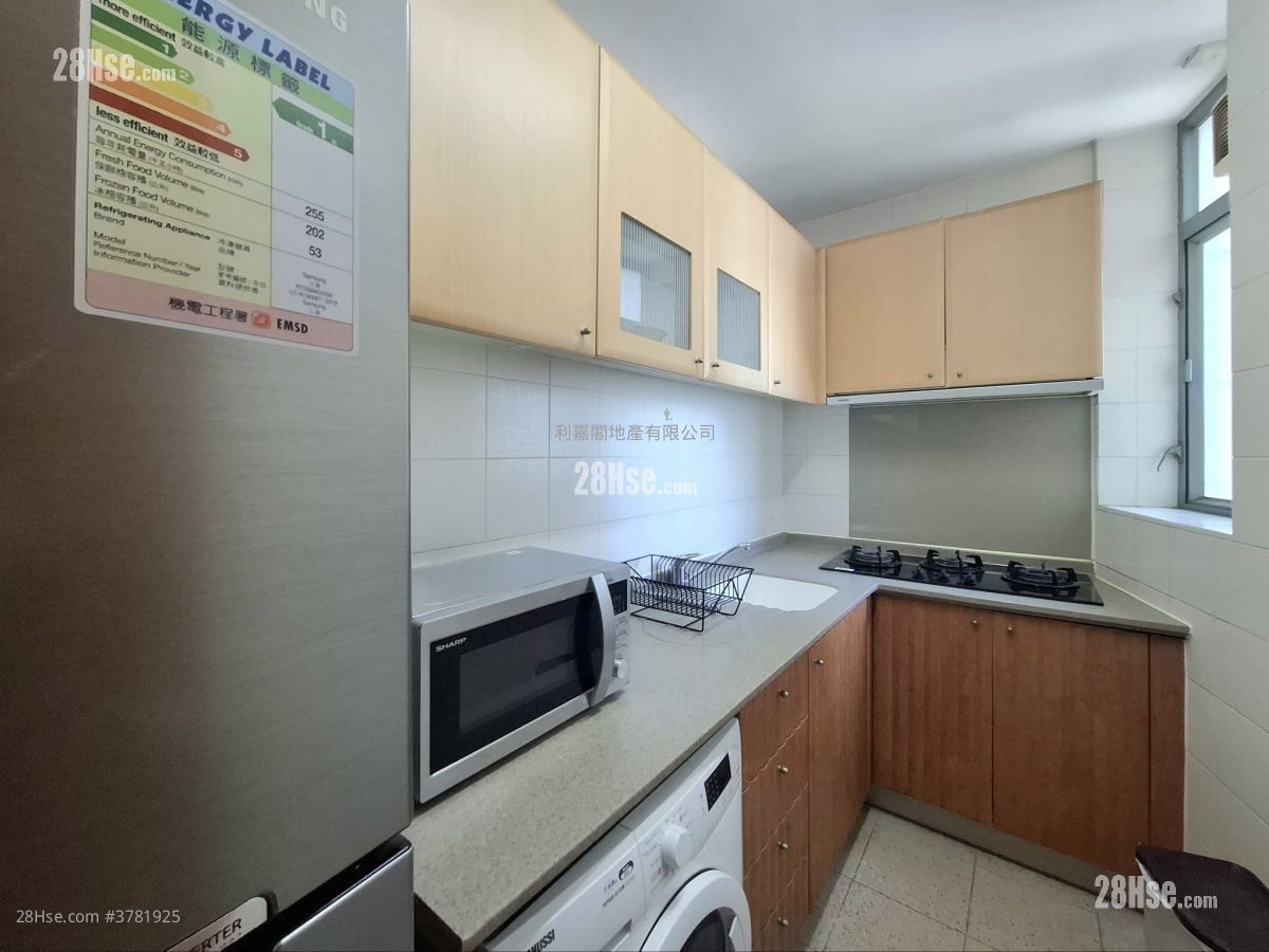 Seaview Crescent Rental 2 Bedrooms , 1 Bathroom 562 ft²