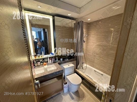 峻峦 售盘 3 房 716 平方尺