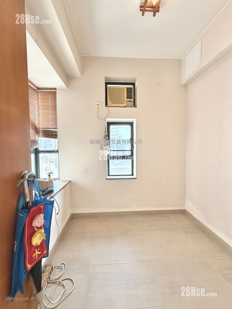 Yau On Court Sell 2 Bedrooms , 1 Bathroom 318 ft²