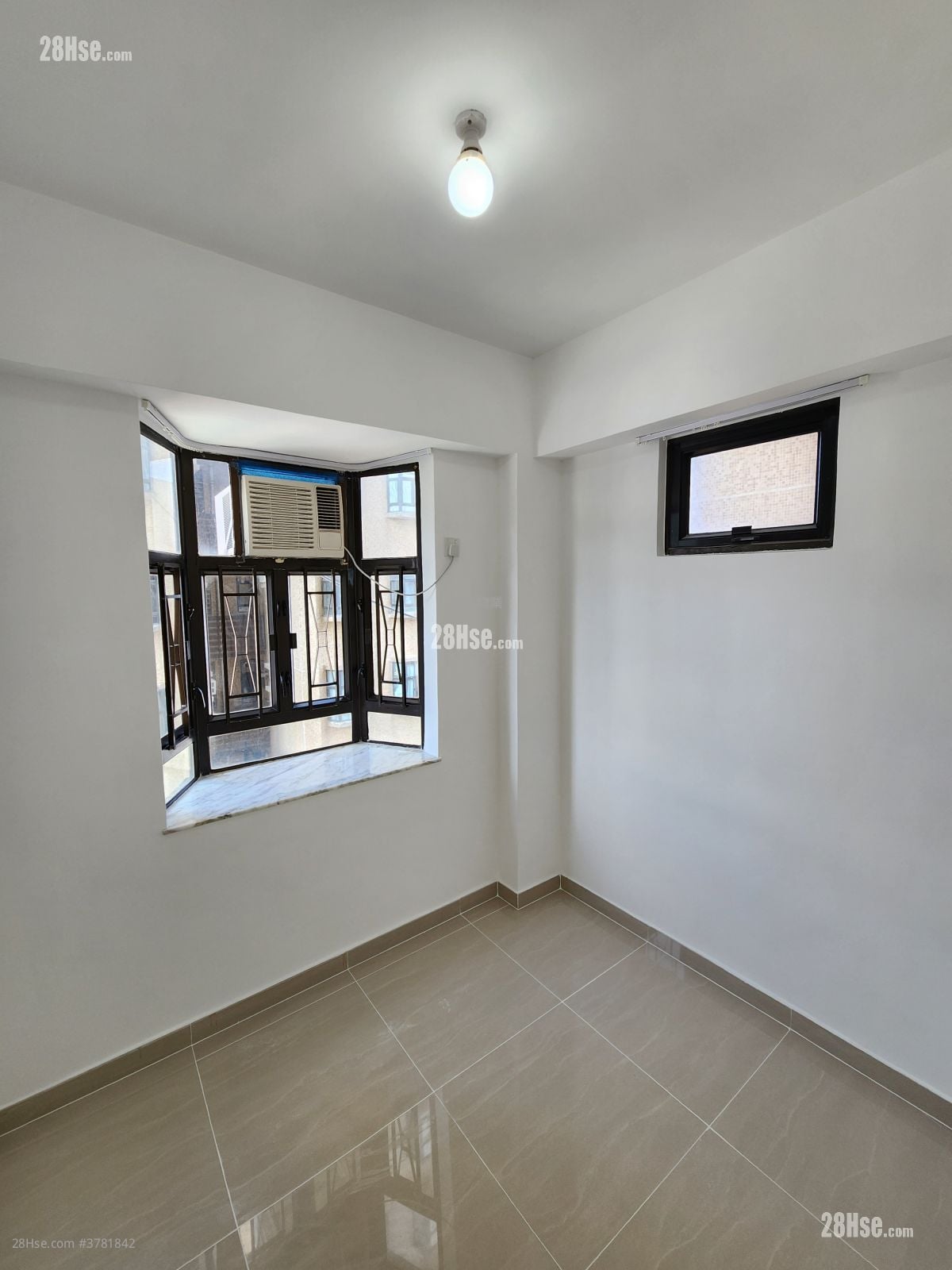 伟华中心 售盘 2 房 , 1 浴室 308 平方尺