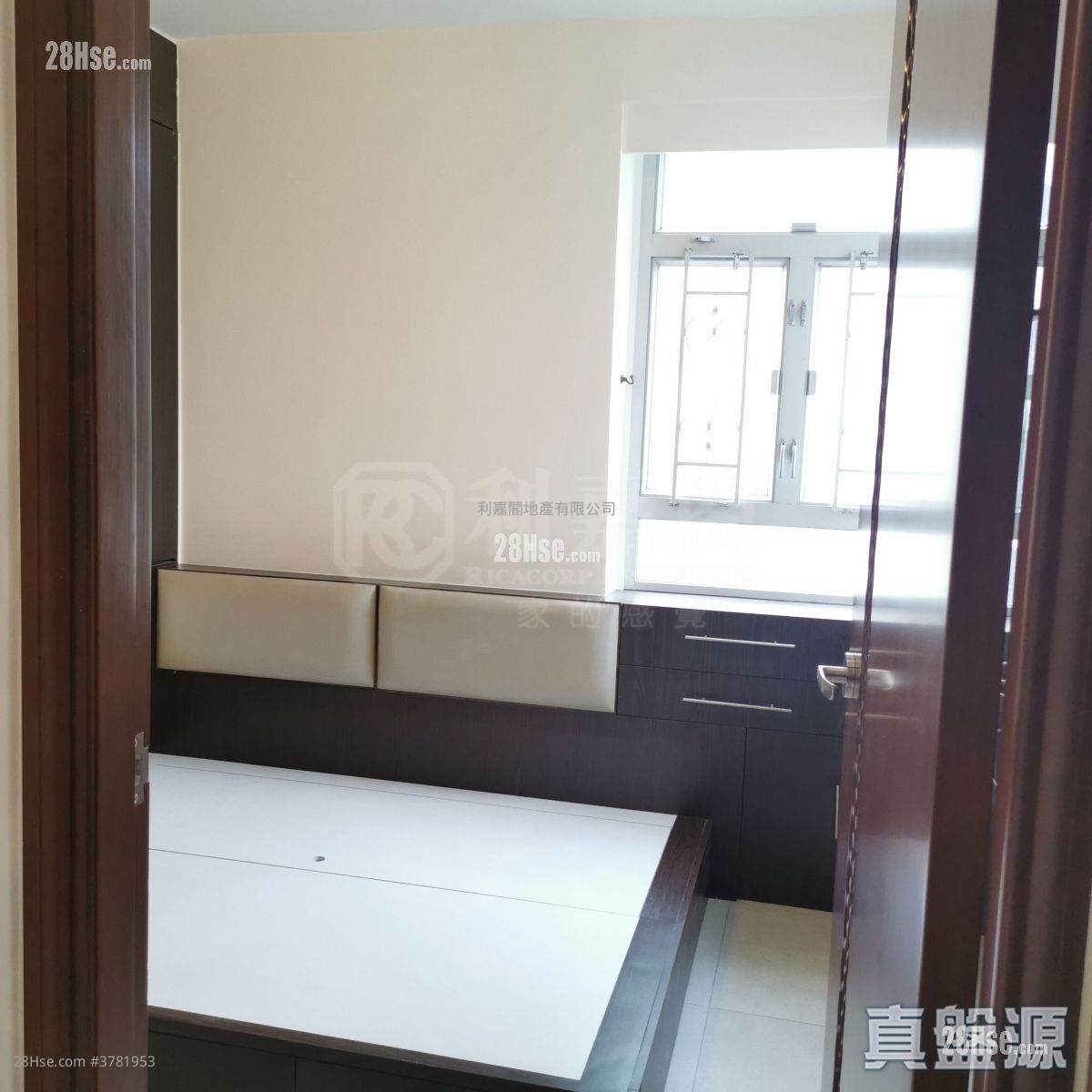 City Garden Sell 3 Bedrooms 568 ft²