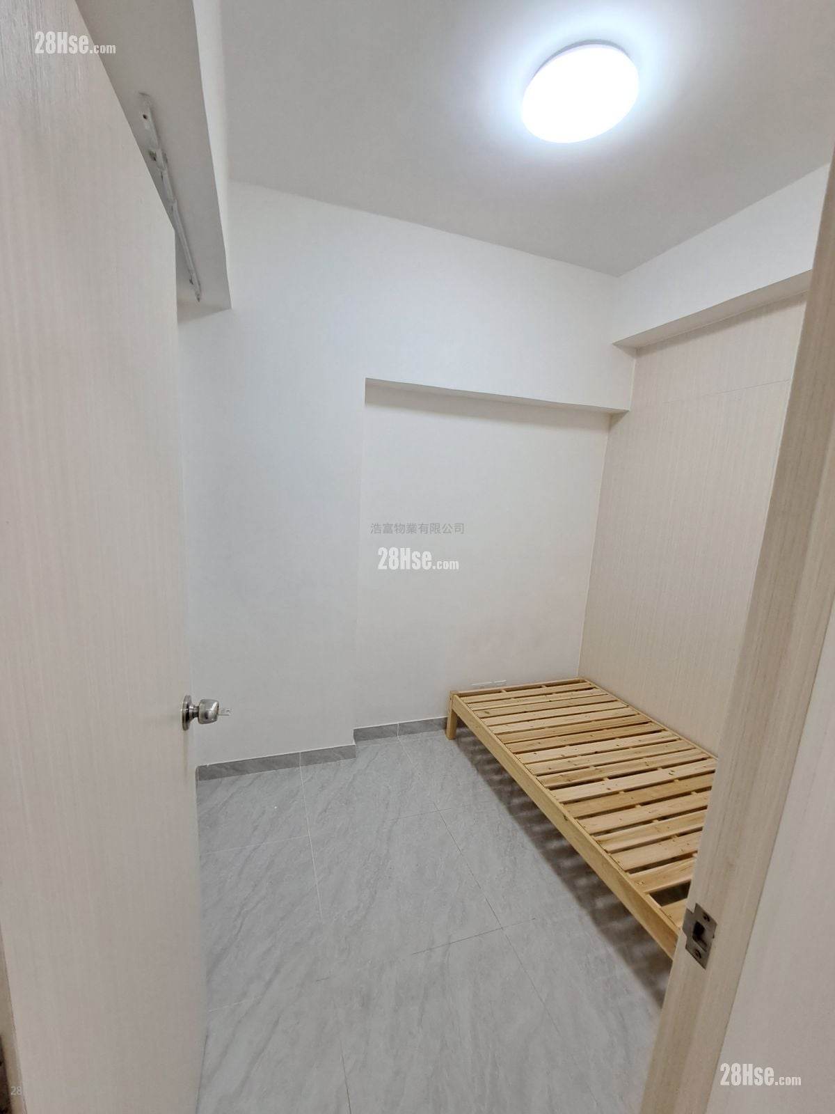 惠利大廈 租盤 2 房 , 1 浴室 330 平方呎