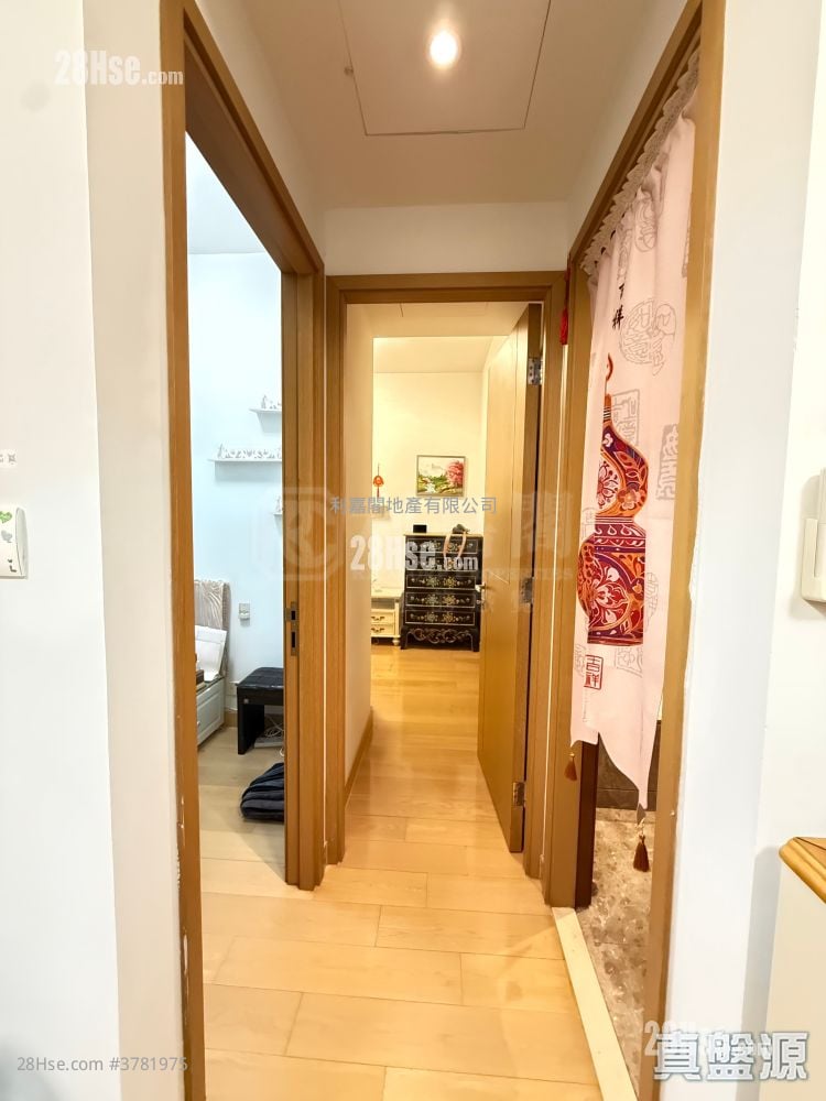 One Homantin Sell 2 Bedrooms 493 ft²