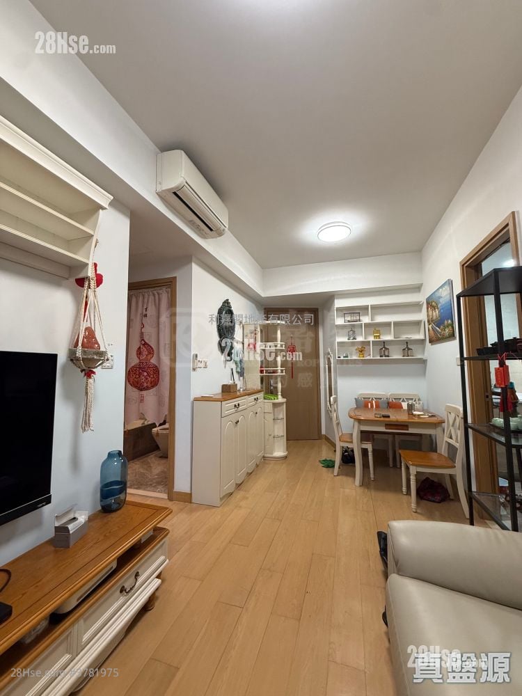 One Homantin Sell 2 Bedrooms 493 ft²