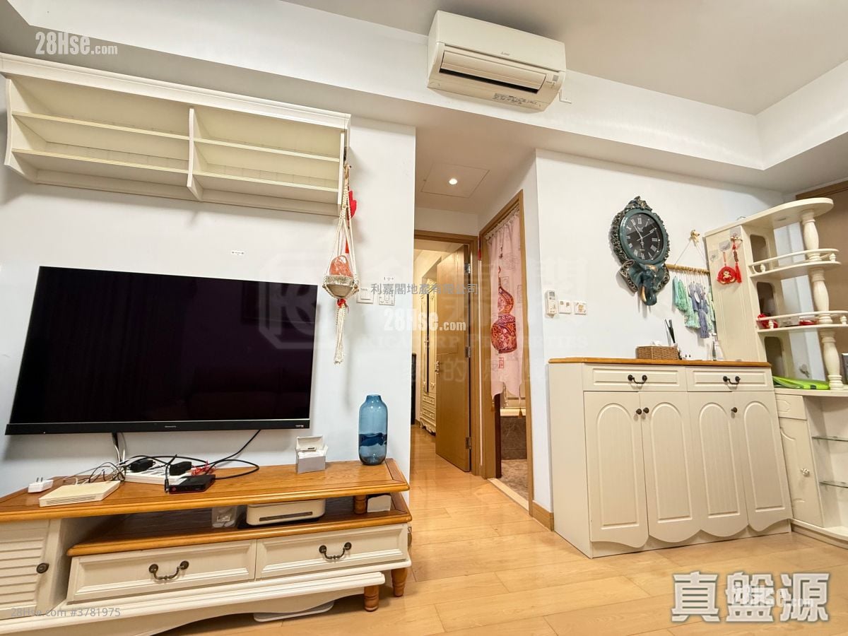 One Homantin Sell 2 Bedrooms 493 ft²