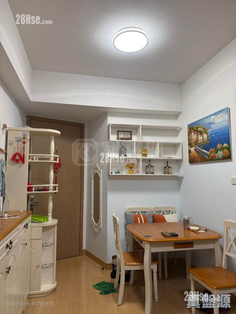 One Homantin Sell 2 Bedrooms 493 ft²