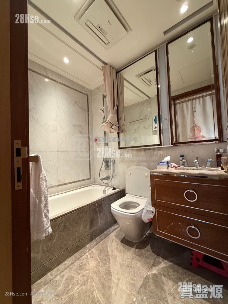 One Homantin Sell 2 Bedrooms 493 ft²