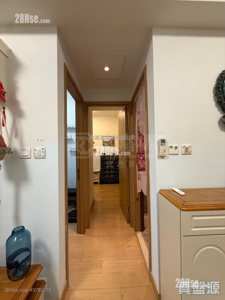 One Homantin Sell 2 Bedrooms 493 ft²