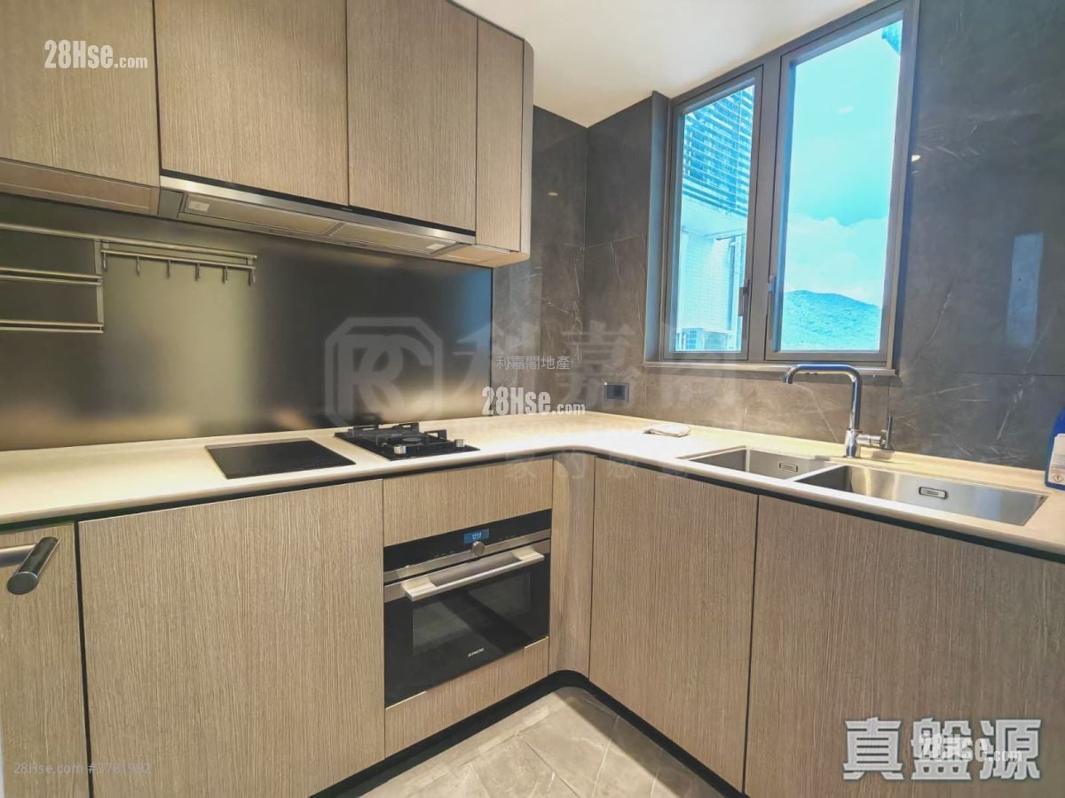 Le Pont Sell 3 Bedrooms 738 ft²