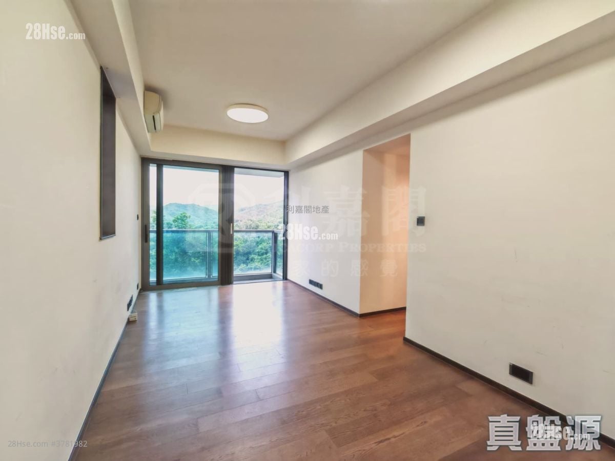 Le Pont Sell 3 Bedrooms 738 ft²