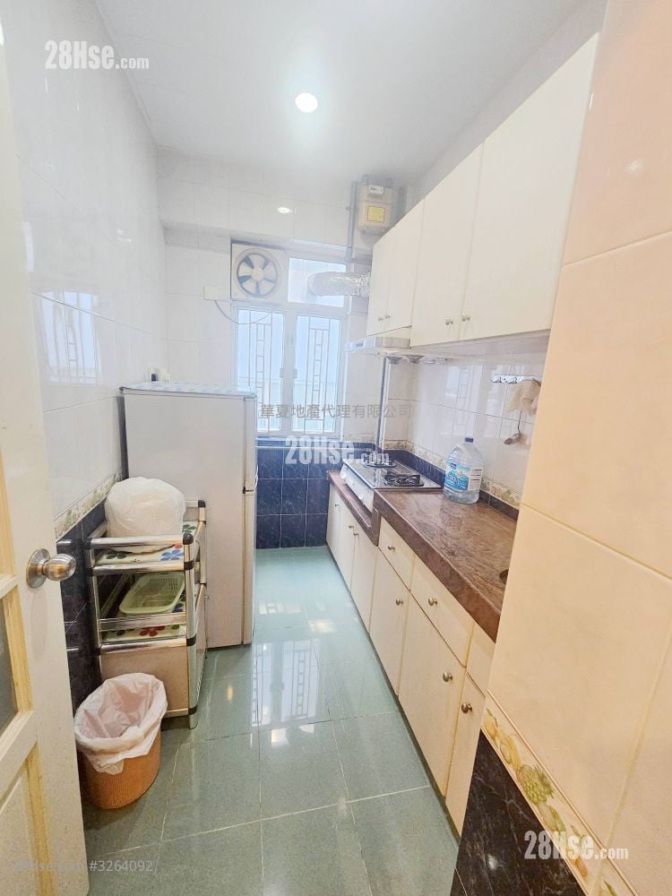 Kam Wah House Rental 3 Bedrooms , 2 Bathrooms 656 ft²