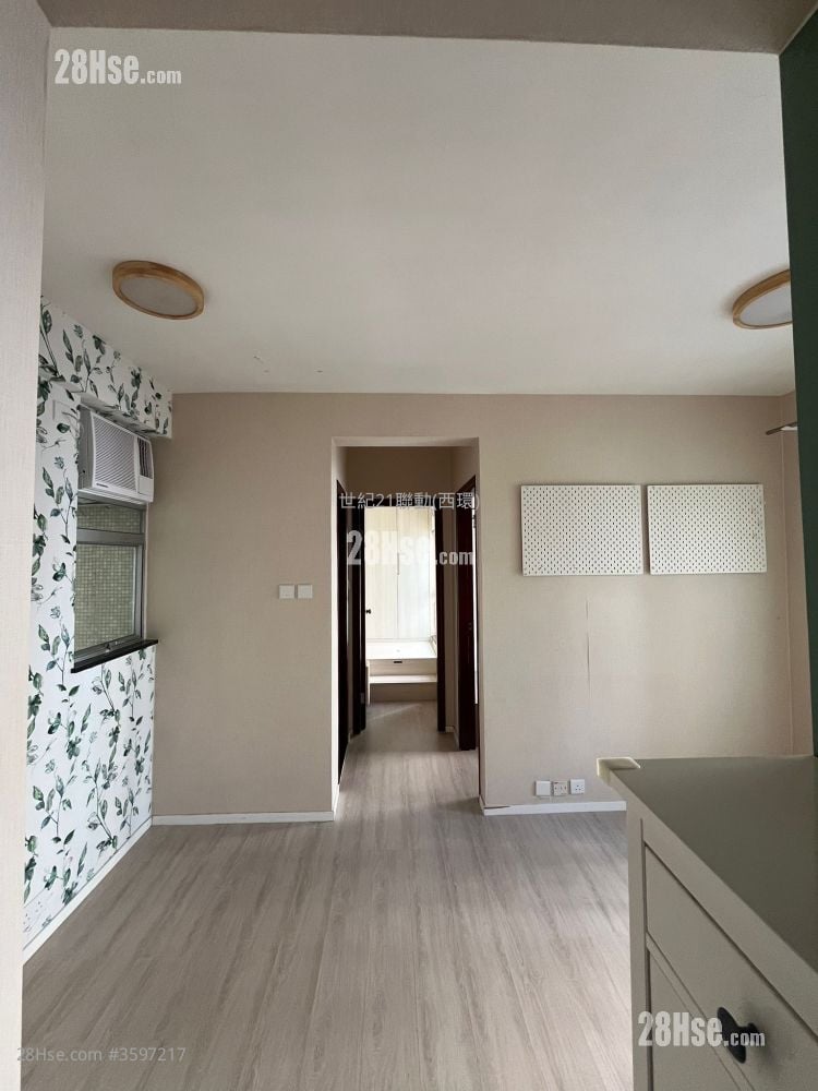 Ko Nga Court Sell 2 Bedrooms , 1 Bathroom 365 ft²