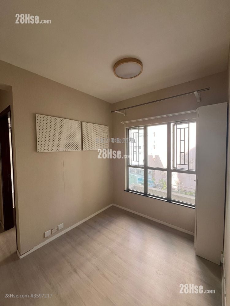 Ko Nga Court Sell 2 Bedrooms , 1 Bathroom 365 ft²