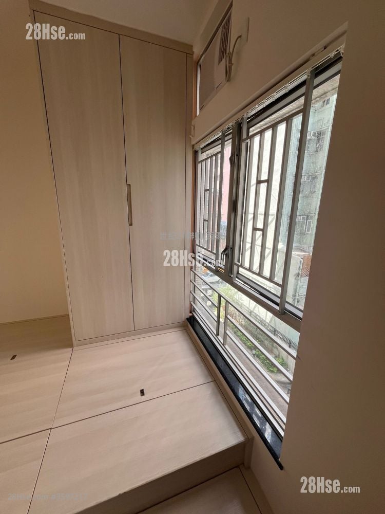 Ko Nga Court Sell 2 Bedrooms , 1 Bathroom 365 ft²