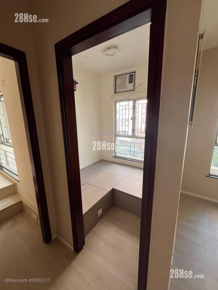 Ko Nga Court Sell 2 Bedrooms , 1 Bathroom 365 ft²