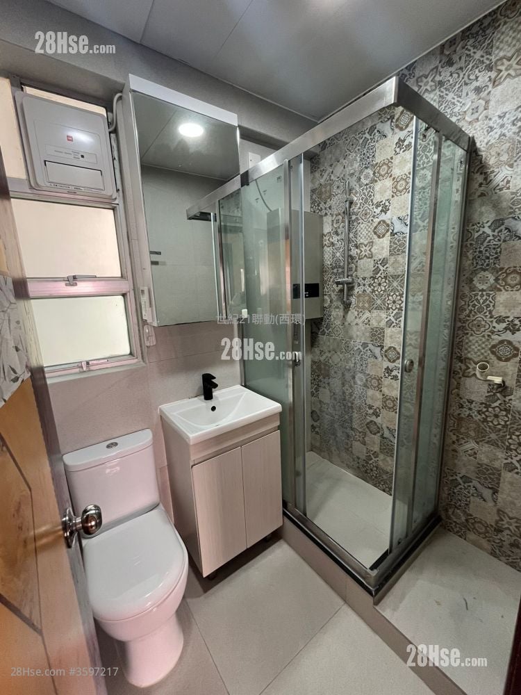 Ko Nga Court Sell 2 Bedrooms , 1 Bathroom 365 ft²