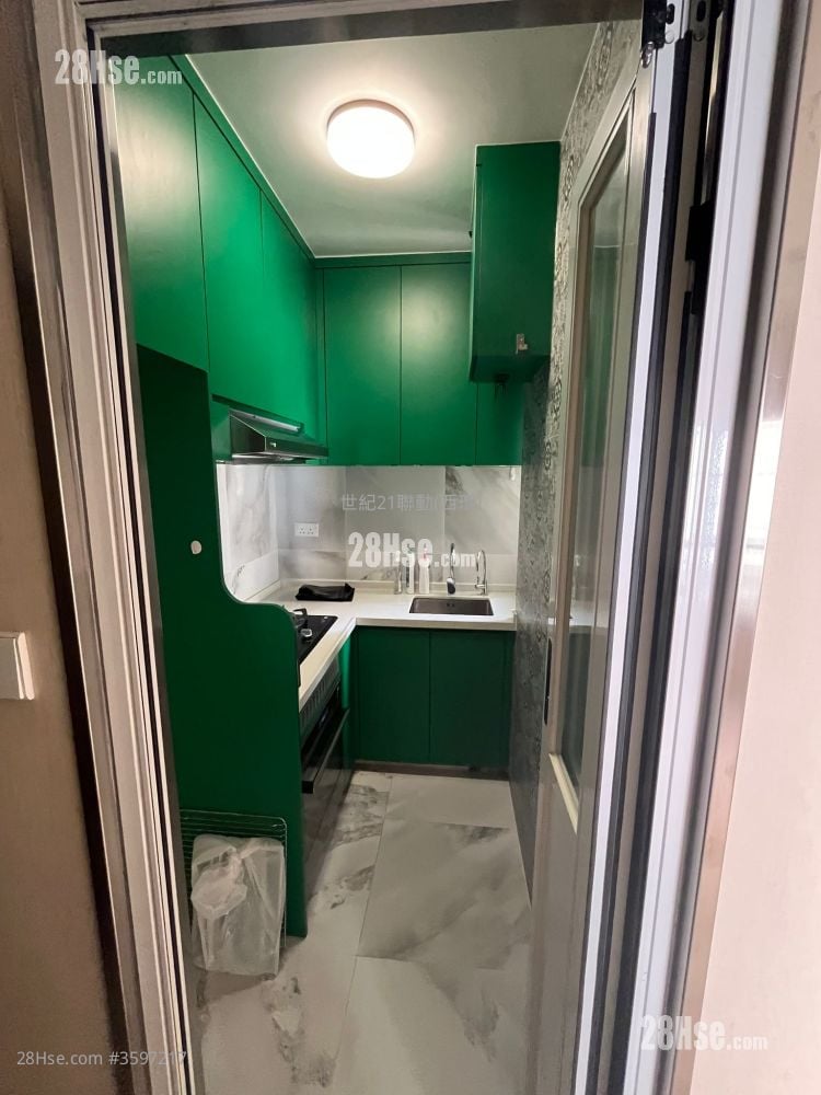 Ko Nga Court Sell 2 Bedrooms , 1 Bathroom 365 ft²