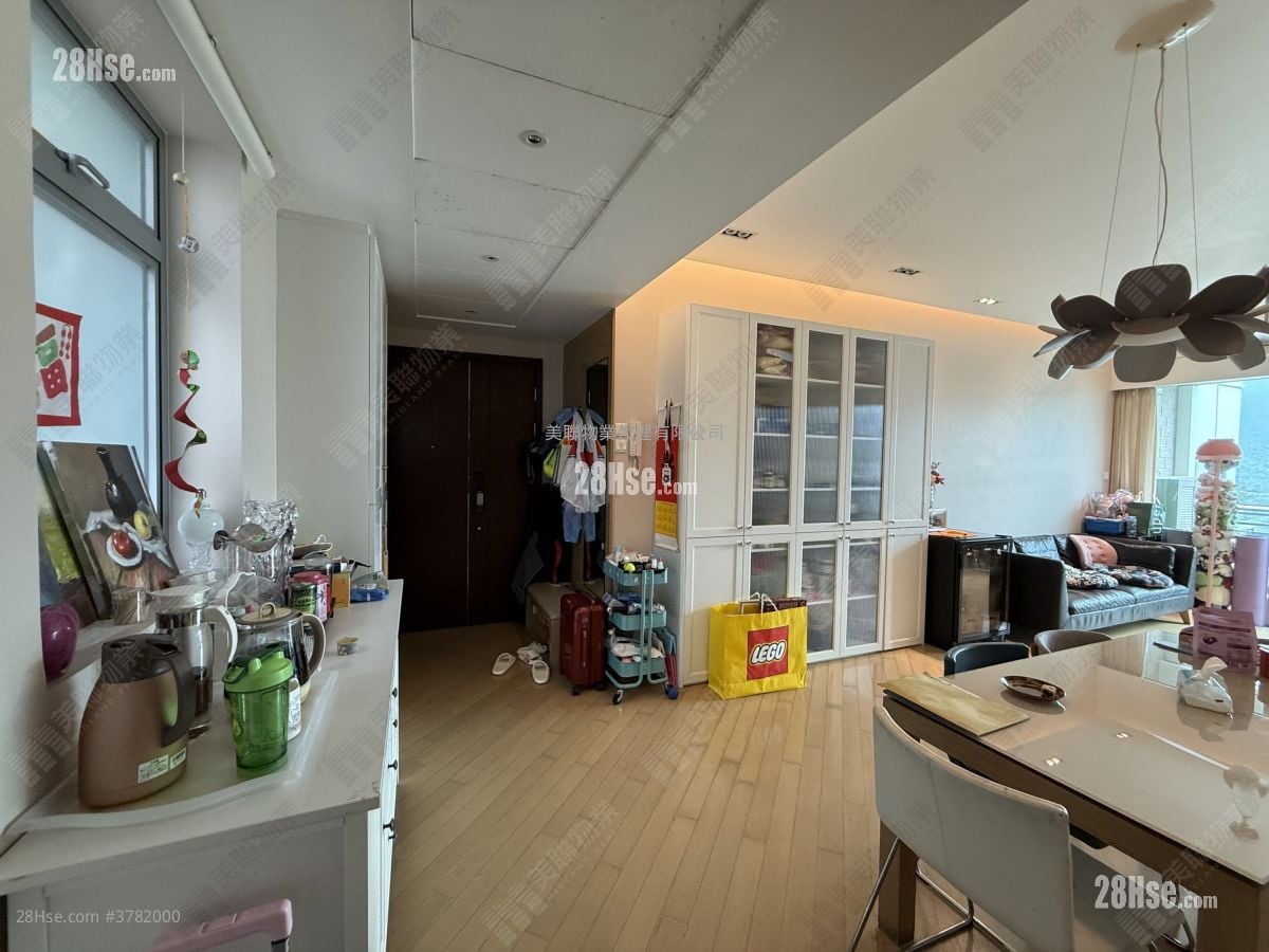 The Riverpark Sell 3 Bedrooms , 2 Bathrooms 1,018 ft²