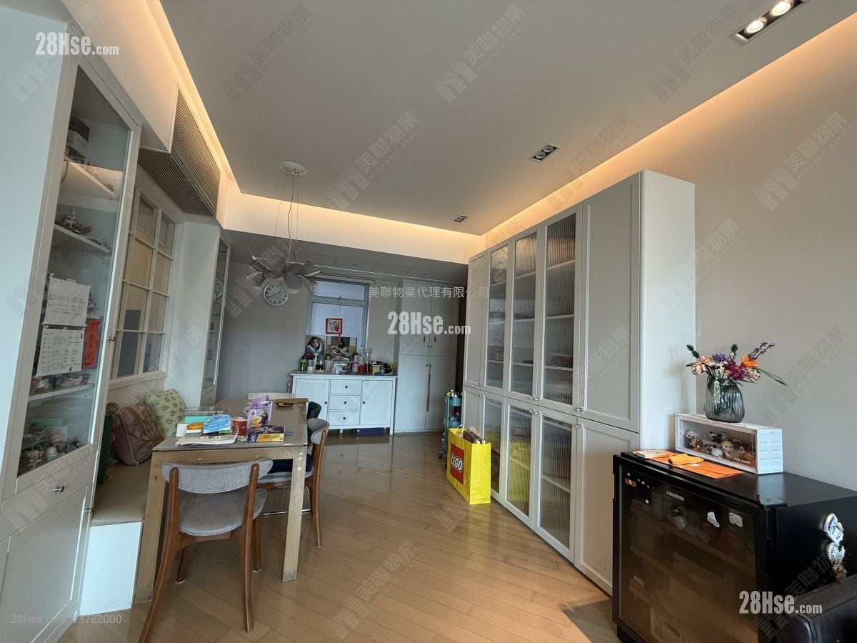 The Riverpark Sell 3 Bedrooms , 2 Bathrooms 1,018 ft²