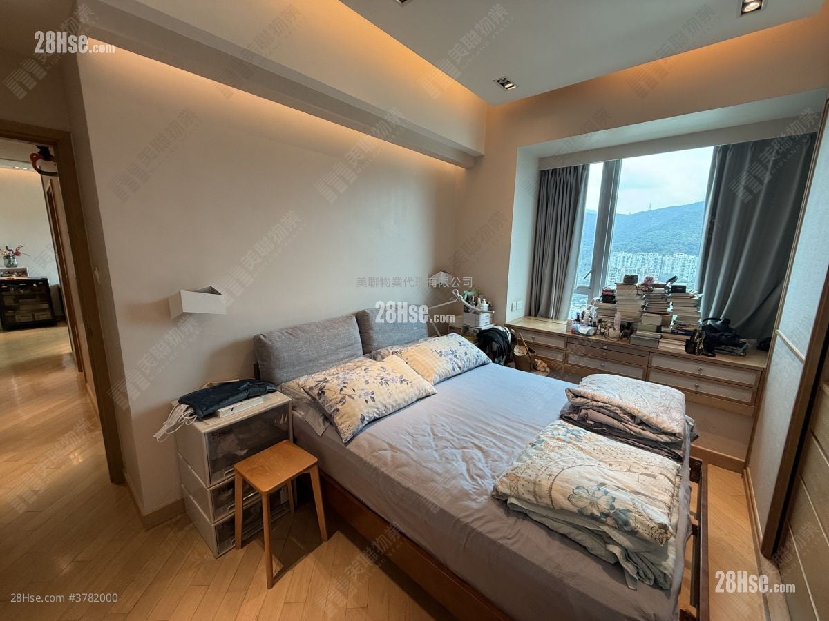 The Riverpark Sell 3 Bedrooms , 2 Bathrooms 1,018 ft²