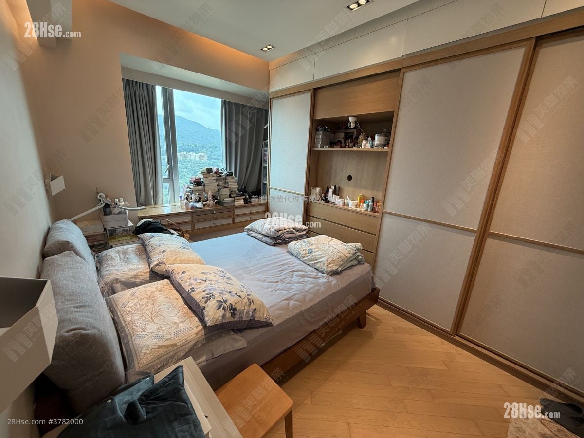 The Riverpark Sell 3 Bedrooms , 2 Bathrooms 1,018 ft²