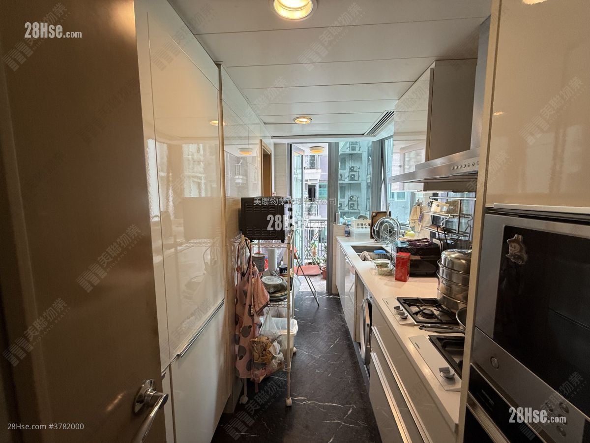 The Riverpark Sell 3 Bedrooms , 2 Bathrooms 1,018 ft²