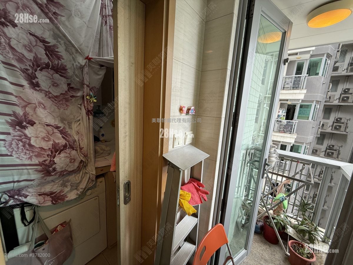 The Riverpark Sell 3 Bedrooms , 2 Bathrooms 1,018 ft²