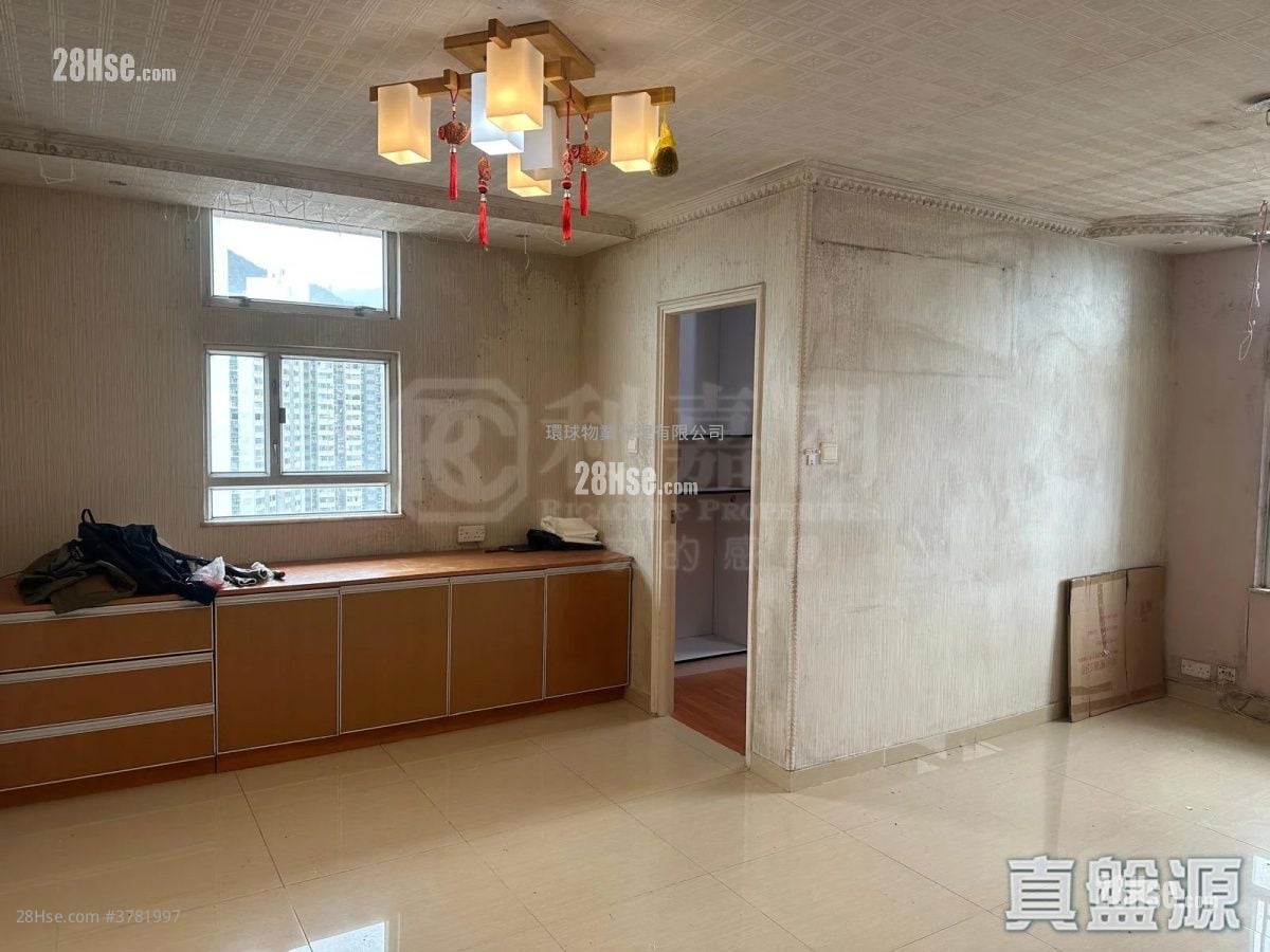 King Ming Court Sell 3 Bedrooms , 1 Bathroom 645 ft²