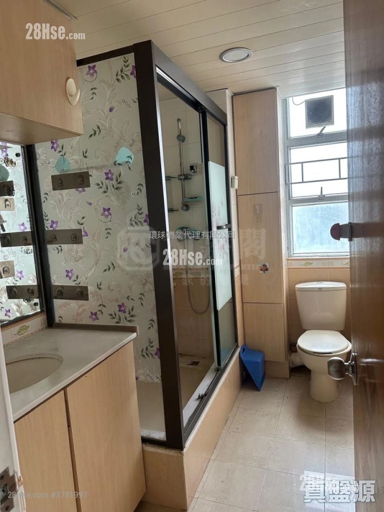 King Ming Court Sell 3 Bedrooms , 1 Bathroom 645 ft²