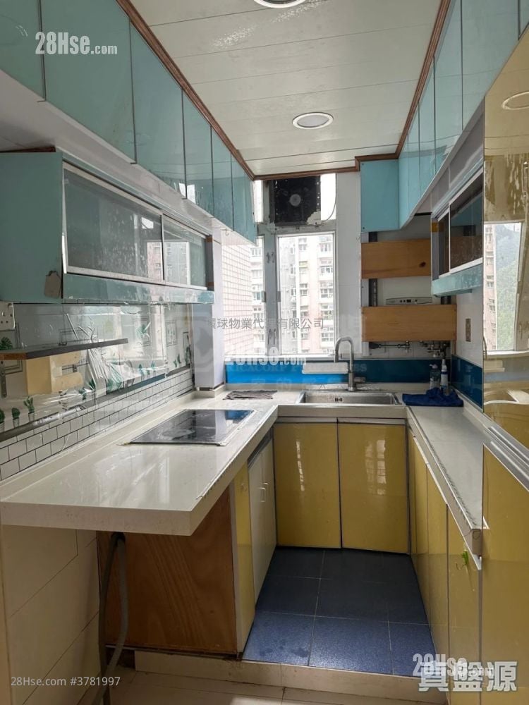 King Ming Court Sell 3 Bedrooms , 1 Bathroom 645 ft²