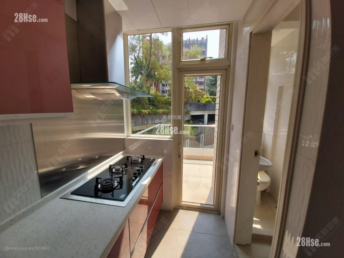 L'utopie Rental 4 Bedrooms , 3 Bathrooms 1,533 ft²