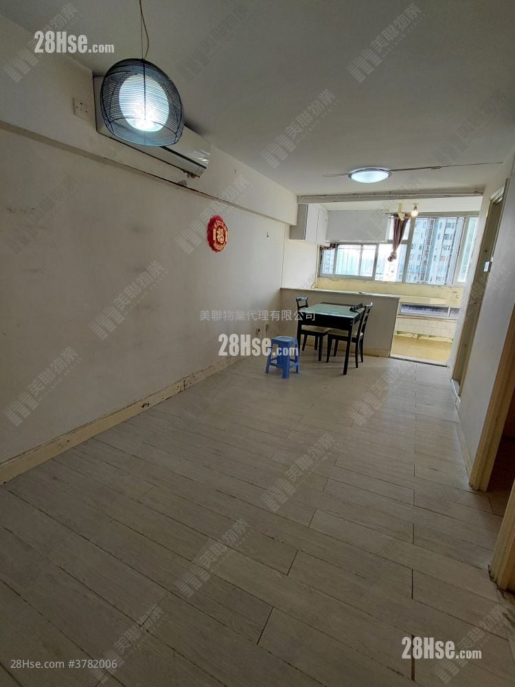 living room: Cheung Wah Estate Sell 2 Bedrooms , 1 Bathroom 423 ft²