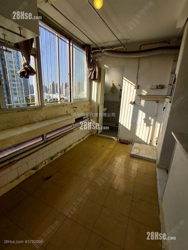 Cheung Wah Estate Sell 2 Bedrooms , 1 Bathroom 423 ft²
