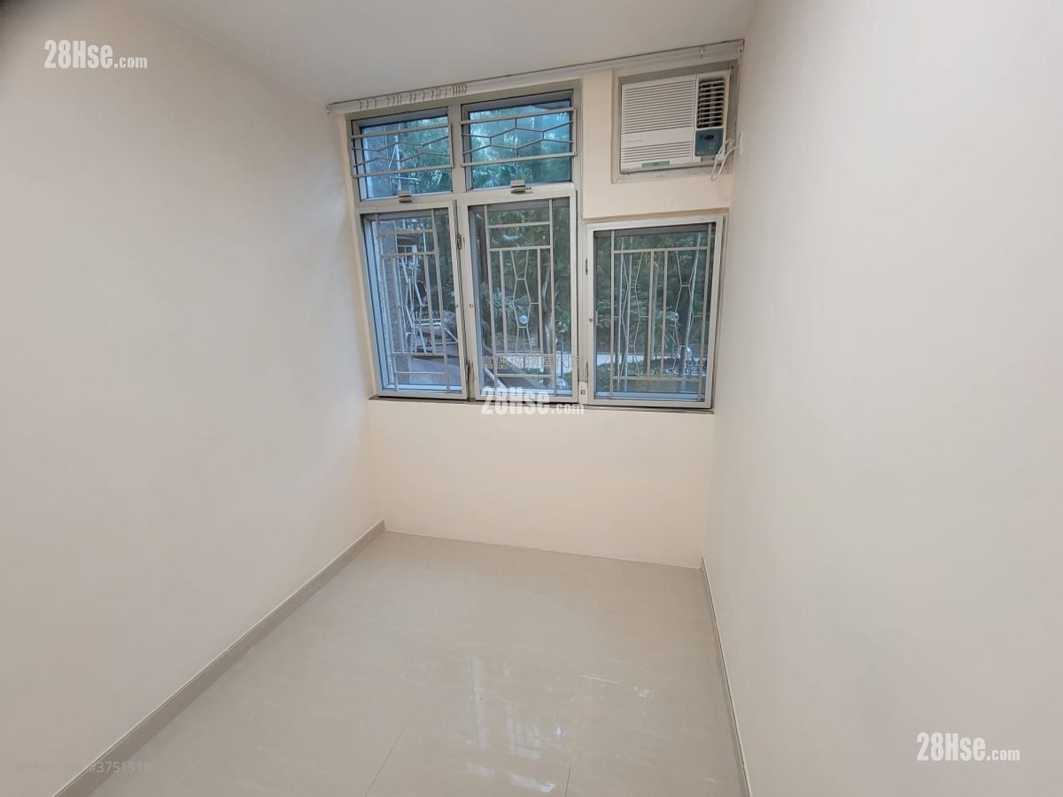 Kwong Lam Court Sell 2 Bedrooms , 1 Bathroom 441 ft²
